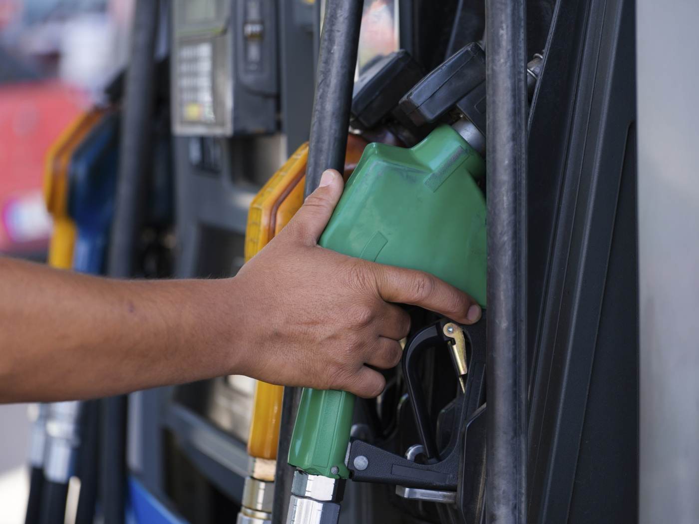Reuters: Rafinăriile din SUA şi India obţin profituri record din exporturile de carburanţi